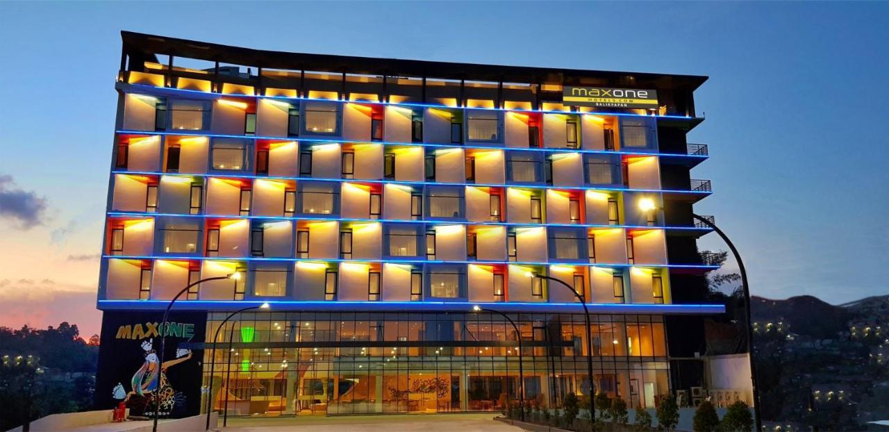 Maxonehotels @Balikpapan Exterior photo